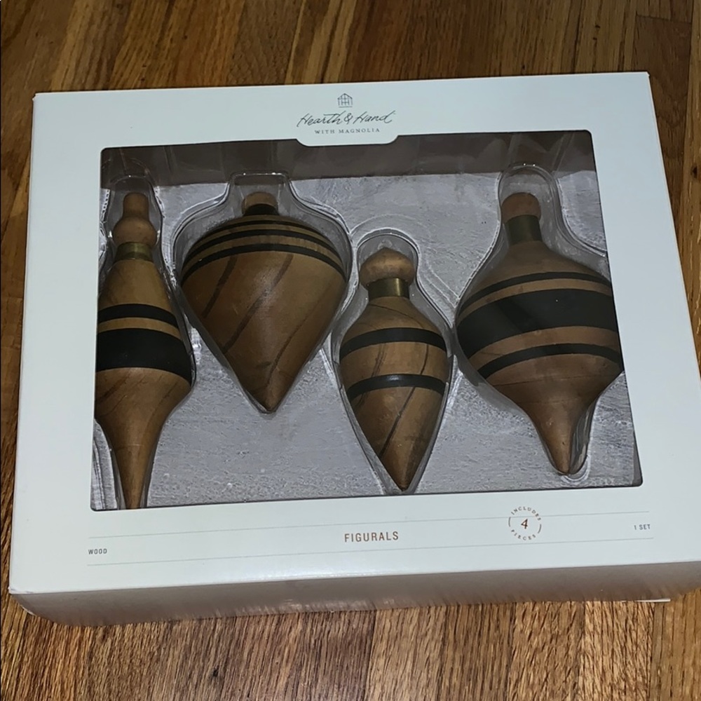 Hearth and Hand with magnolia figurals